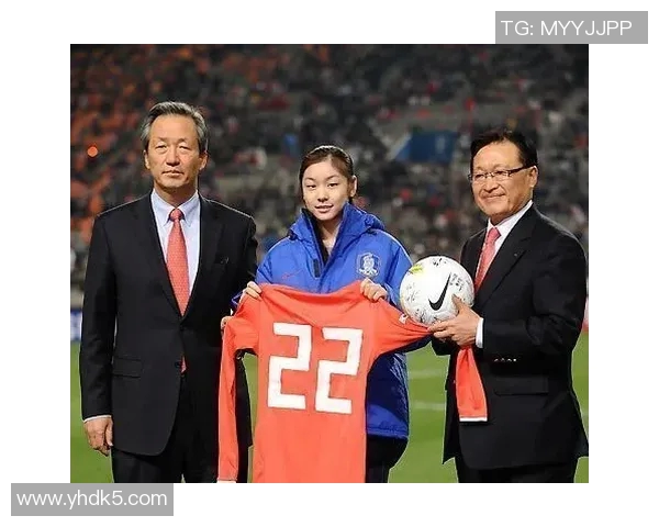 足球明星的化身有哪些探讨他们在场内外的多重身份与影响力